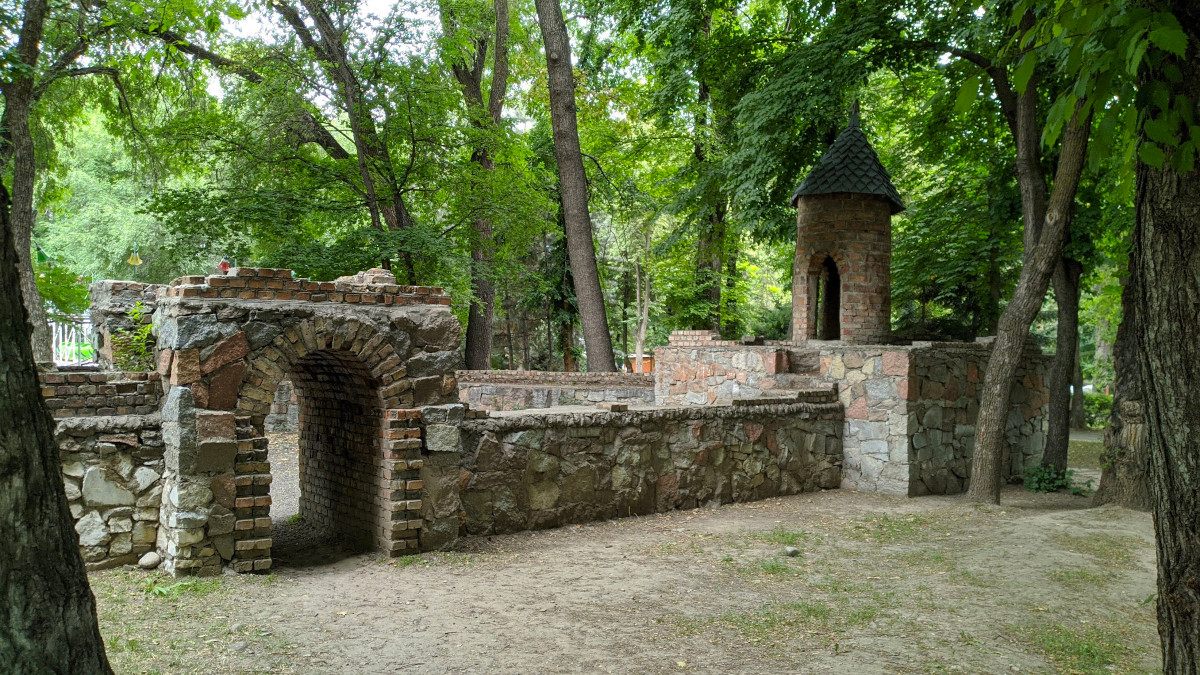 крепость в парке